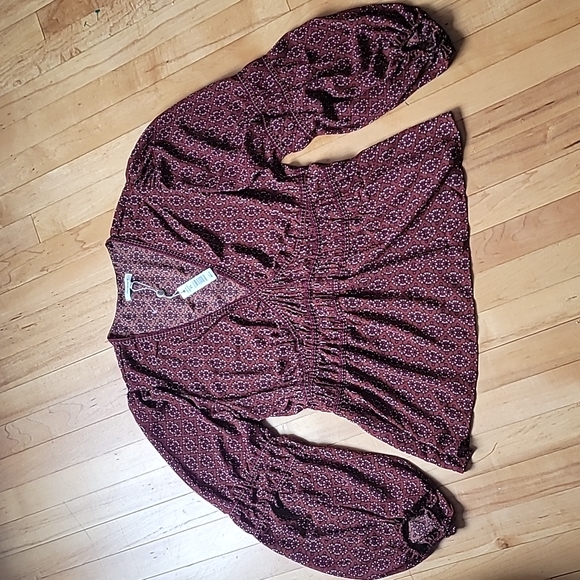 Max Studio Tops - MAX Studio V Neck, Balloon Arm & Elastic Waist Band Dressy Shirt. Size XL